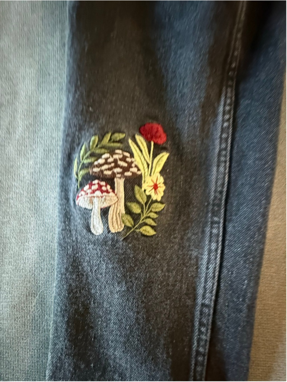 Mushroom & Forest Creature Embroidered Mom Jeans Hot Topic sz 2 - Picture 12 of 16